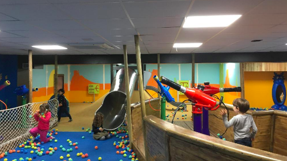 Un Dîner Ludique : Restaurant avec Aire de Jeux pour Enfants et Parents