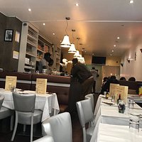 Restaurant africain à Château Rouge, Paris : saveurs et traditions au cœur de la Goutte-d’Or