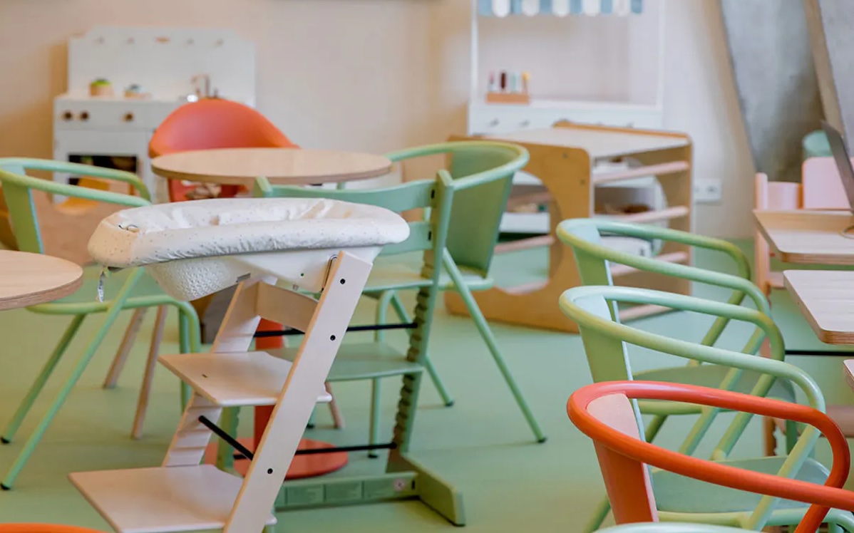 Restaurant avec bébé à Paris : conseils pour une sortie réussie